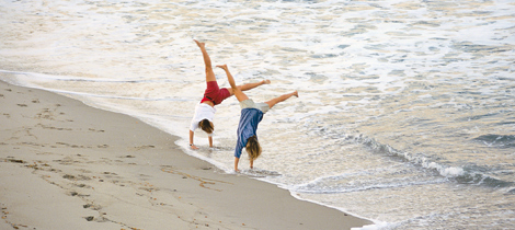 handstand am strand